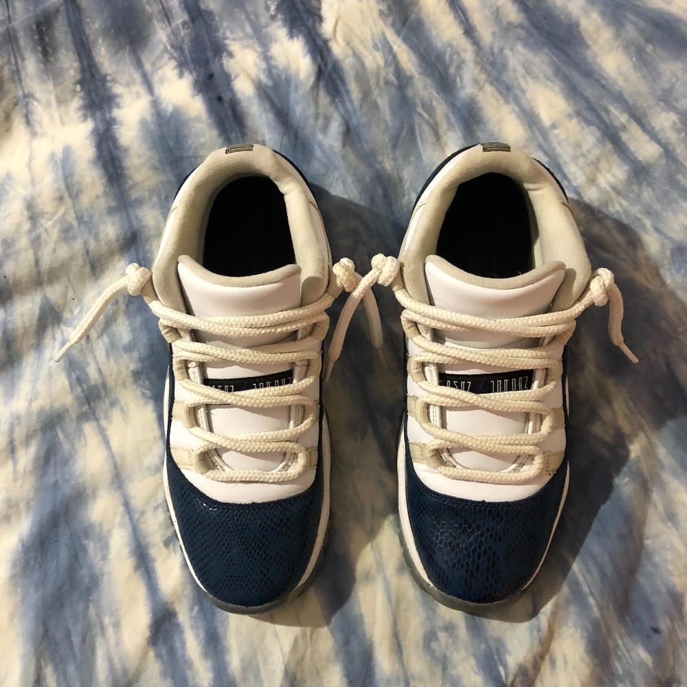 Jordan 11 low snakeskin